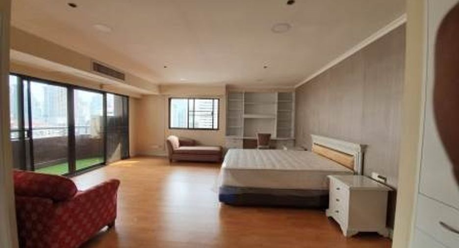 For sale 3 bedrooms condo in Watthana, Bangkok