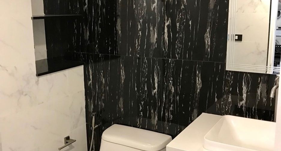 For sale 2 bedrooms condo in Khlong Toei, Bangkok