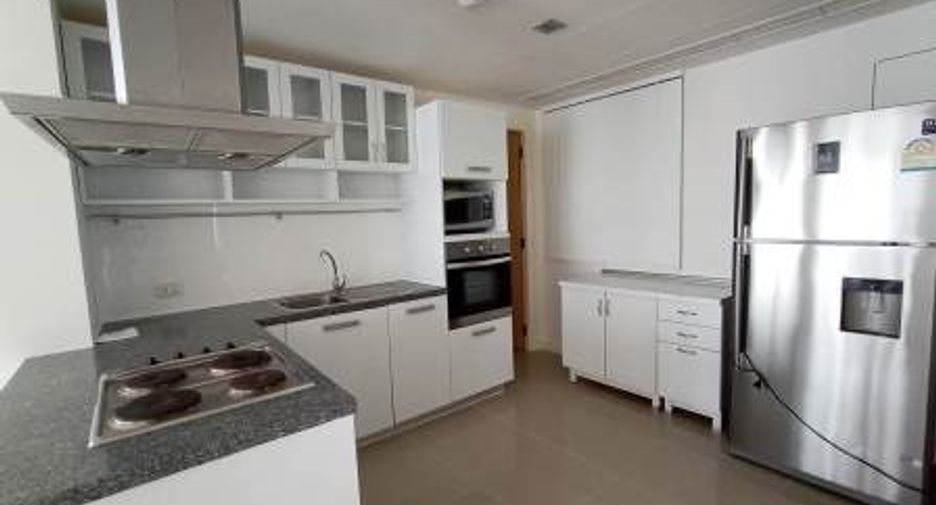 For sale 3 bedrooms condo in Khlong Toei, Bangkok
