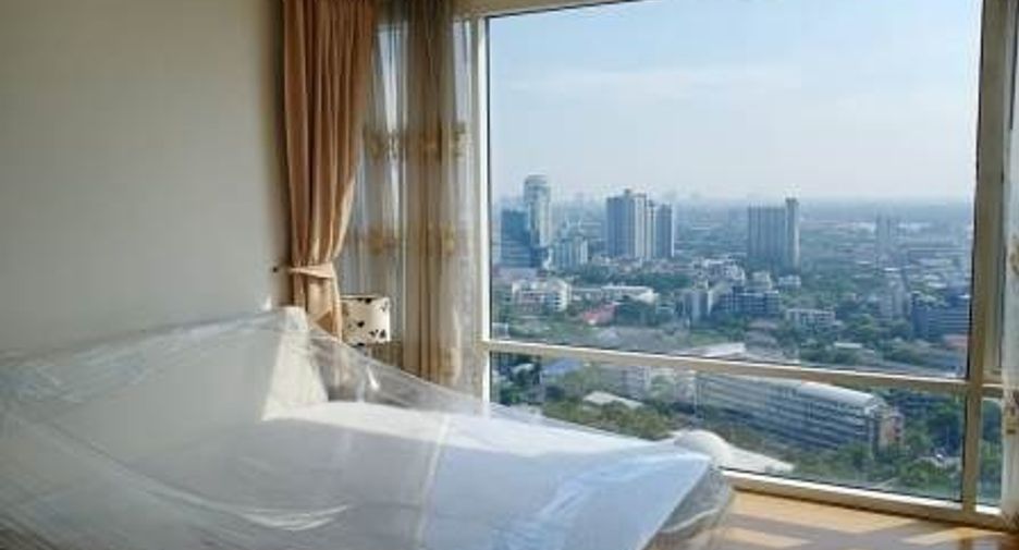 For sale 3 bedrooms condo in Khlong Toei, Bangkok