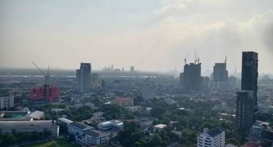 For sale 3 bedrooms condo in Khlong Toei, Bangkok