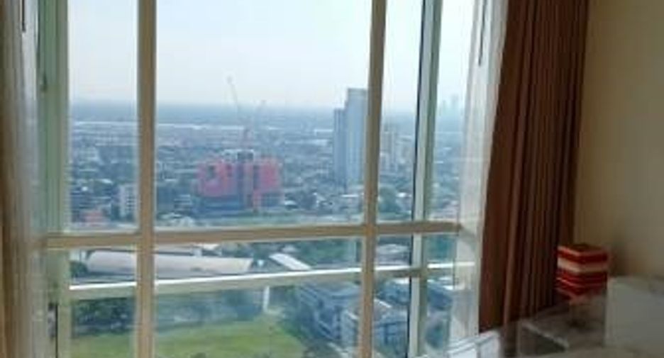 For sale 3 bedrooms condo in Khlong Toei, Bangkok