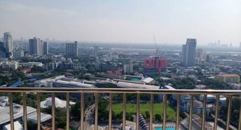 For sale 3 bedrooms condo in Khlong Toei, Bangkok