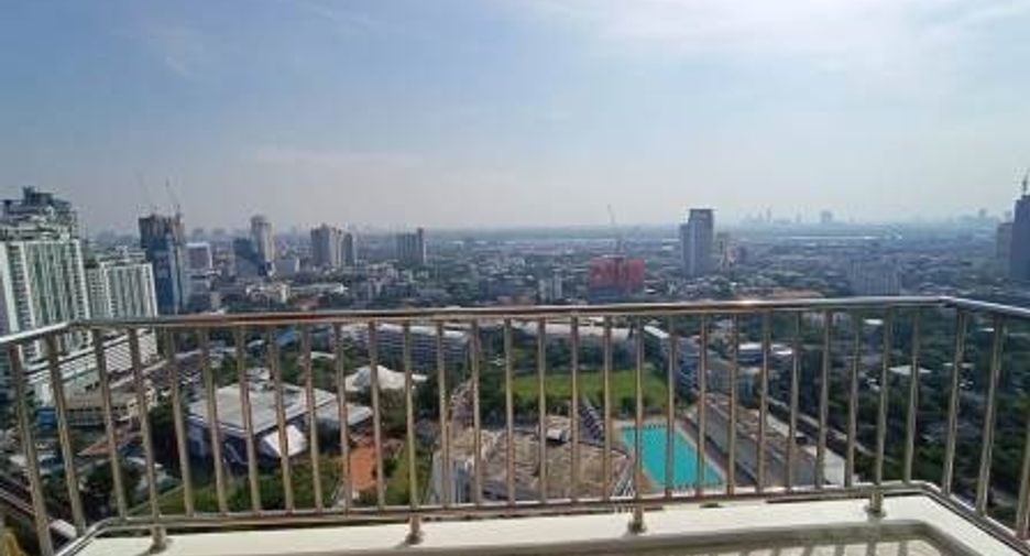 For sale 3 bedrooms condo in Khlong Toei, Bangkok