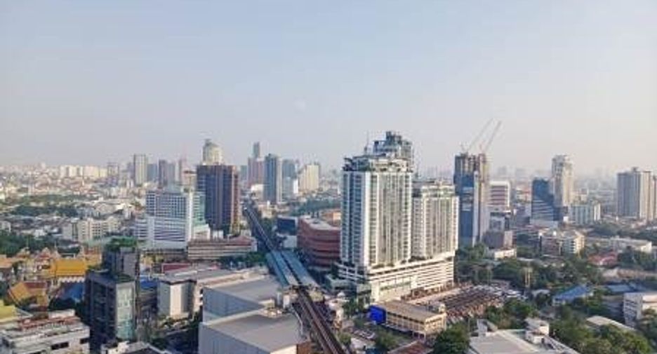 For sale 3 bedrooms condo in Khlong Toei, Bangkok