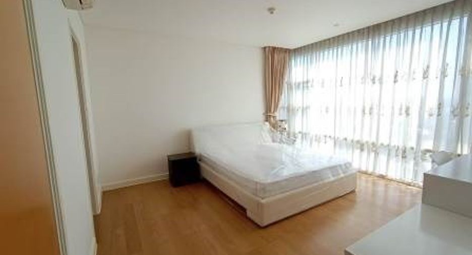 For sale 3 bedrooms condo in Khlong Toei, Bangkok