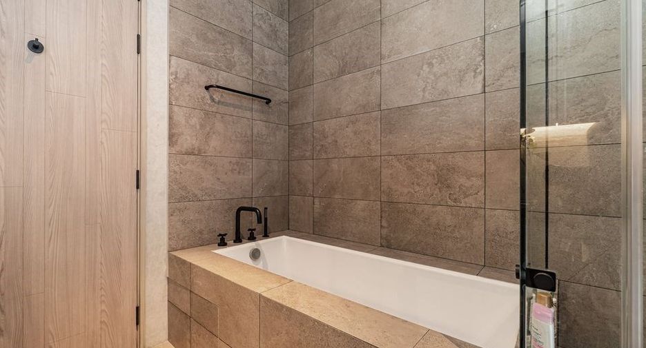 For sale 2 ベッドルーム condo in Watthana, Bangkok