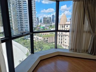 For sale 3 bedrooms condo in Khlong Toei, Bangkok