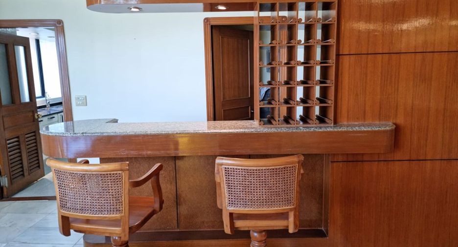 For sale 3 bedrooms condo in Khlong Toei, Bangkok