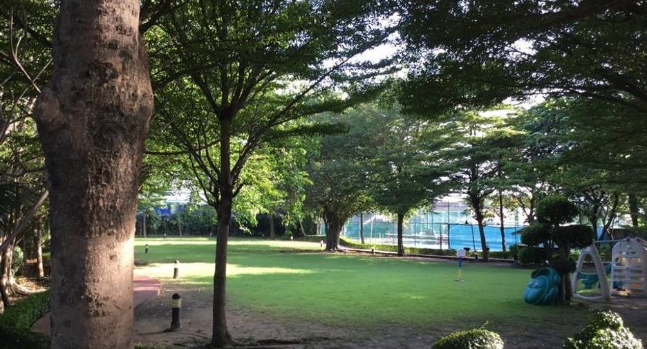 For sale 1 bed condo in Khlong Toei, Bangkok