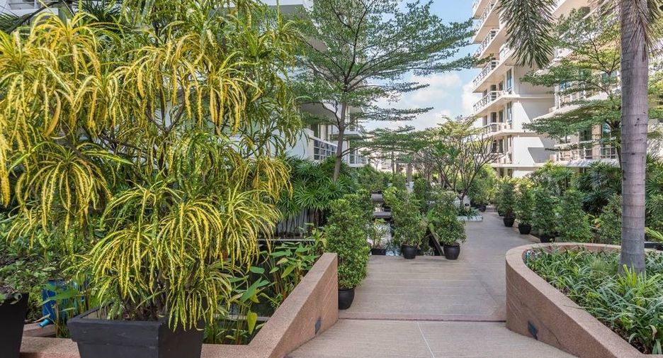 For sale 1 bed condo in Khlong Toei, Bangkok