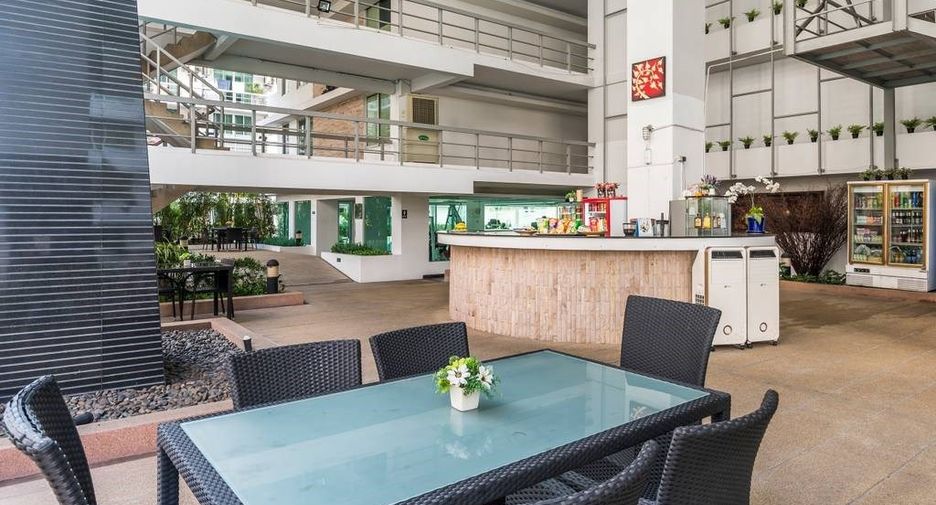 For sale 1 bed condo in Khlong Toei, Bangkok