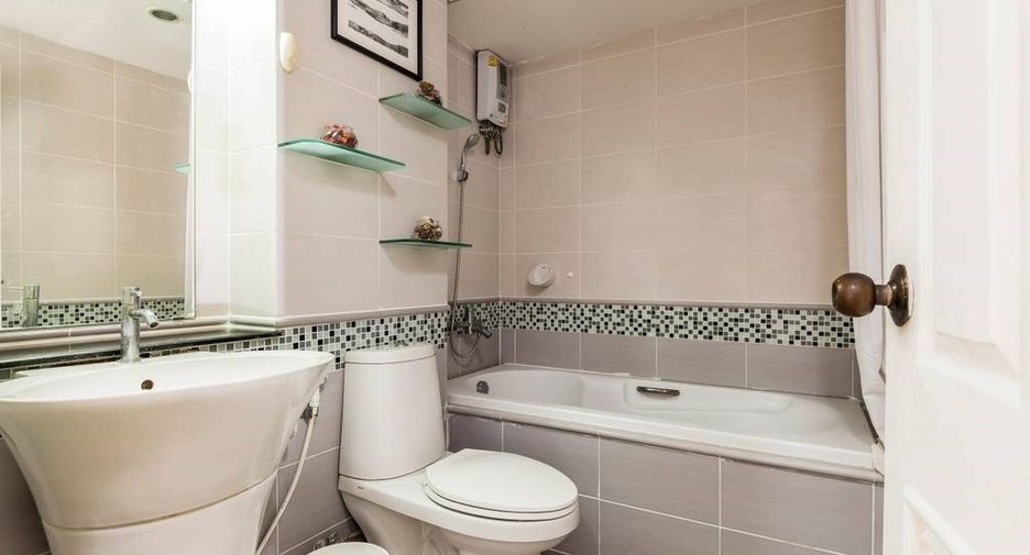 For sale 1 bed condo in Khlong Toei, Bangkok