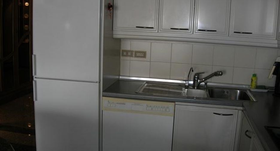 ขาย 2 ห้องนอน คอนโด ใน คลองเตย, กรุงเทพฯ