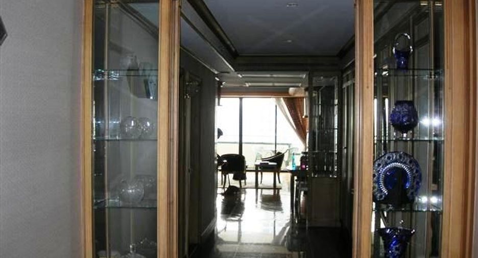 ขาย 2 ห้องนอน คอนโด ใน คลองเตย, กรุงเทพฯ