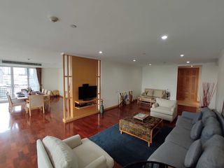 Condo en alquiler de 3 habitaciones en Khlong Toei, Bangkok