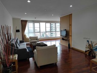 Condo en alquiler de 3 habitaciones en Khlong Toei, Bangkok