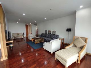 Condo en alquiler de 3 habitaciones en Khlong Toei, Bangkok