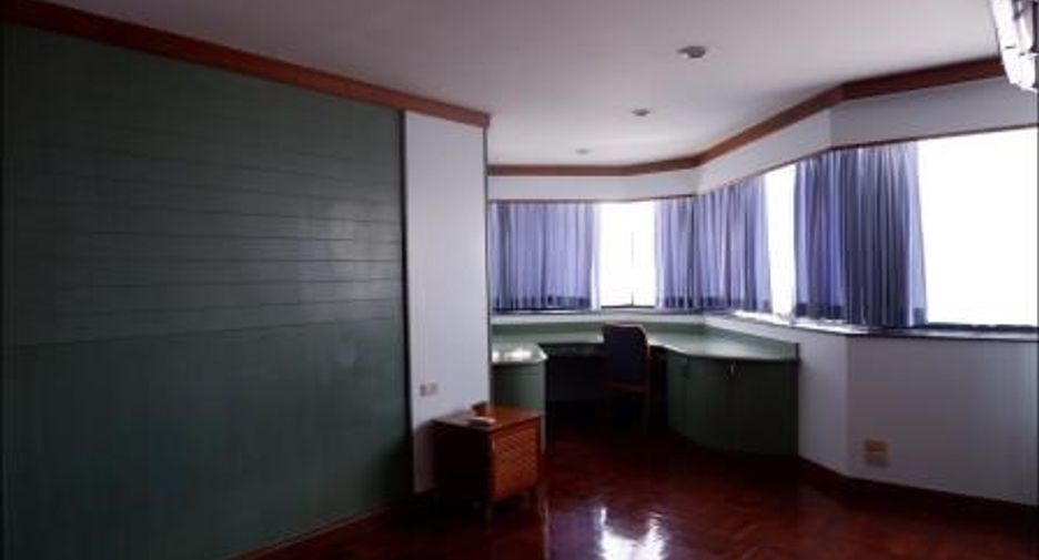 For sale 3 bedrooms condo in Khlong Toei, Bangkok