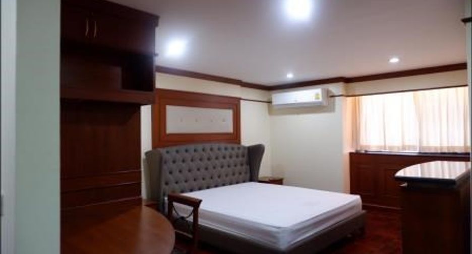 For sale 3 bedrooms condo in Khlong Toei, Bangkok