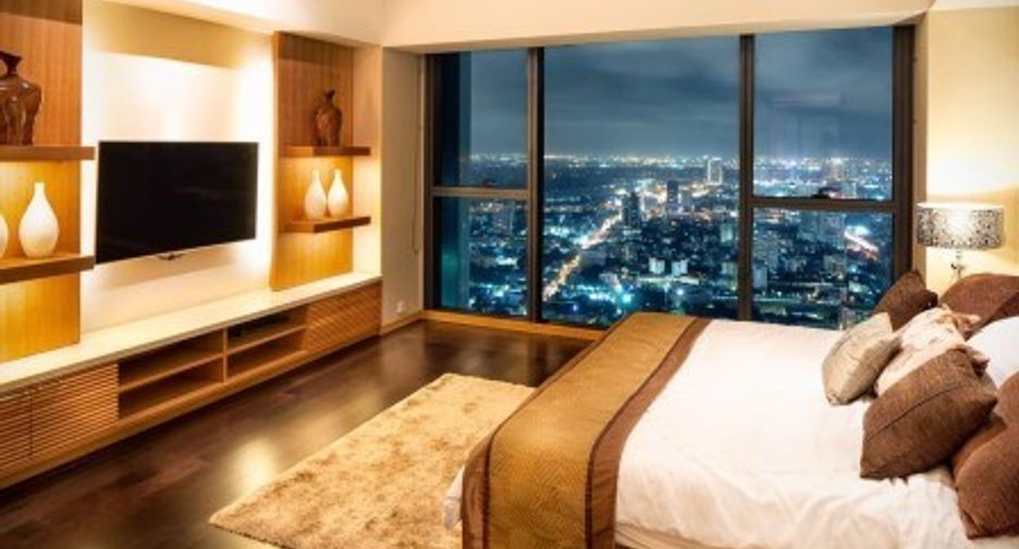 For sale 4 bedrooms condo in Sathon, Bangkok