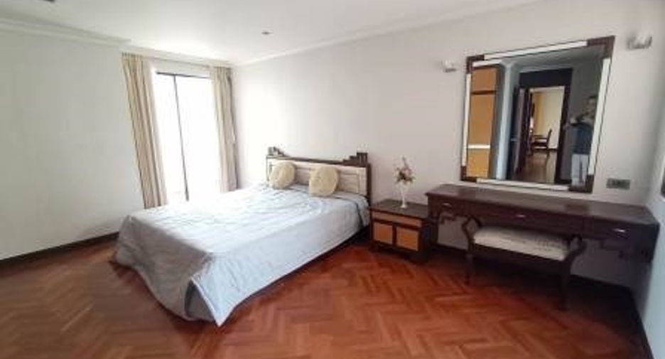 For rent 3 bedrooms condo in Watthana, Bangkok