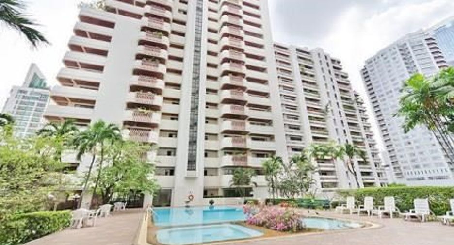 For rent 3 bedrooms condo in Watthana, Bangkok