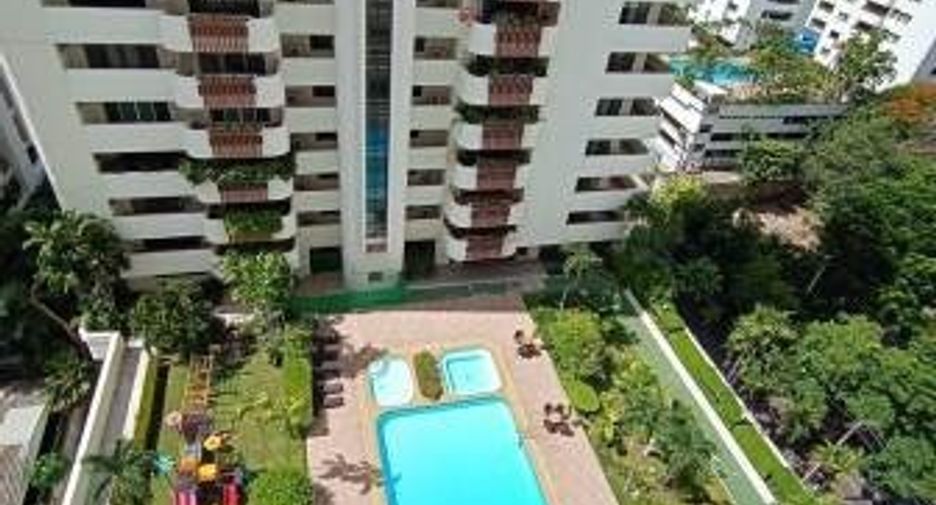 For rent 3 bedrooms condo in Watthana, Bangkok