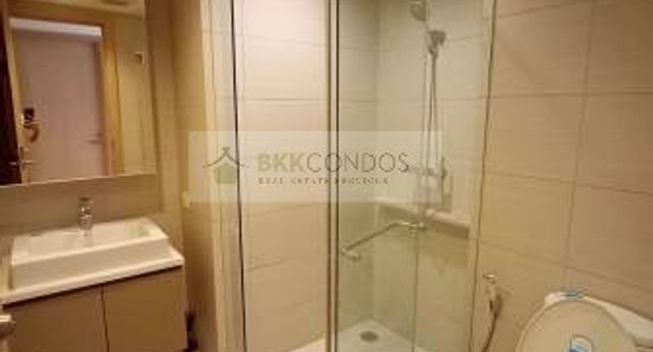 For sale 3 bedrooms condo in Khlong Toei, Bangkok