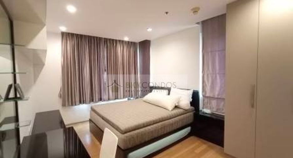 For sale 3 bedrooms condo in Khlong Toei, Bangkok