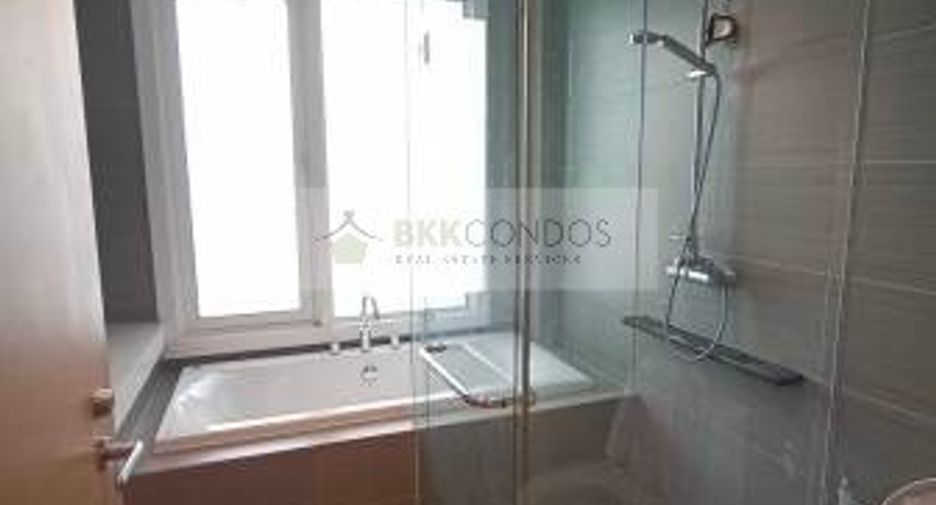 For sale 3 bedrooms condo in Khlong Toei, Bangkok