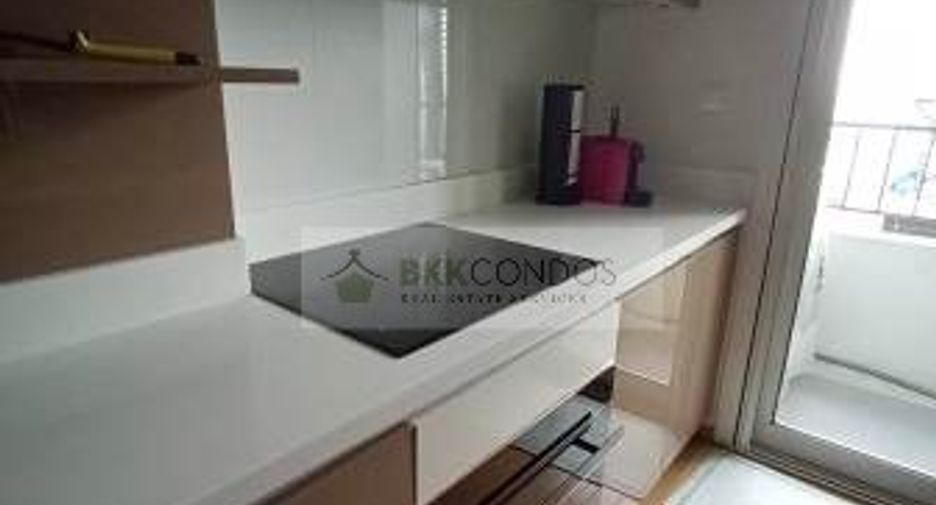For sale 3 bedrooms condo in Khlong Toei, Bangkok