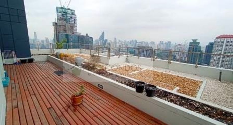 For sale 3 bedrooms condo in Khlong Toei, Bangkok