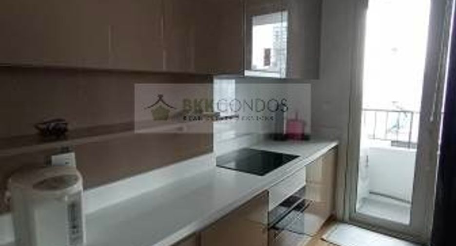 For sale 3 bedrooms condo in Khlong Toei, Bangkok