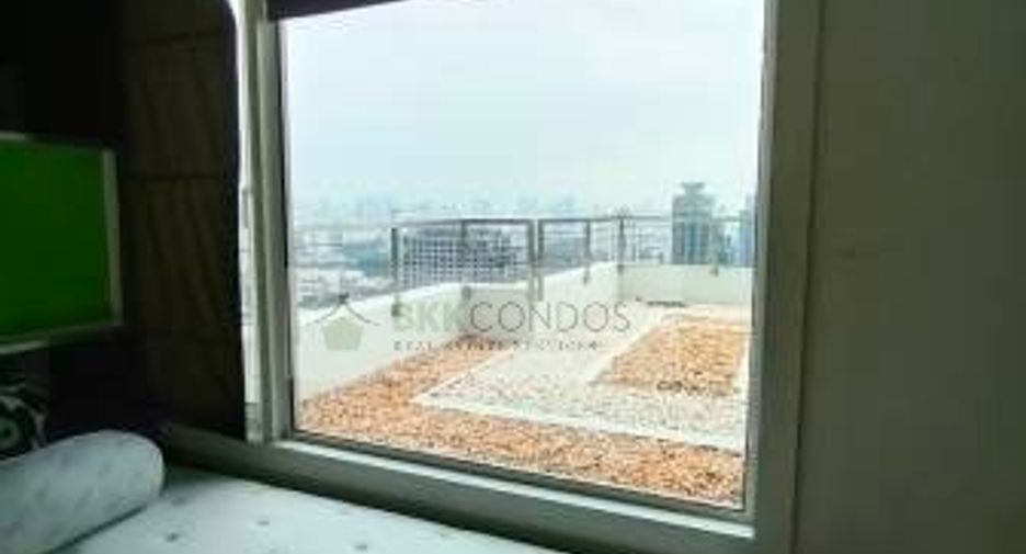 For sale 3 bedrooms condo in Khlong Toei, Bangkok