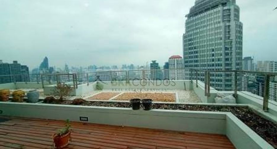 For sale 3 bedrooms condo in Khlong Toei, Bangkok