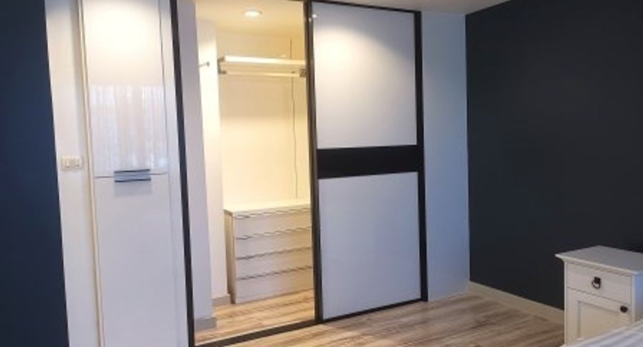 For sale 2 bedrooms condo in Khlong Toei, Bangkok