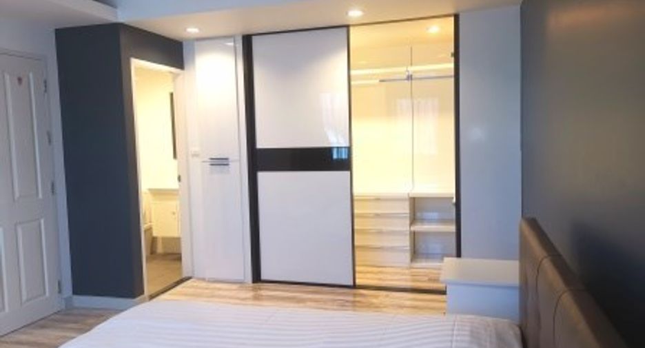 For sale 2 bedrooms condo in Khlong Toei, Bangkok