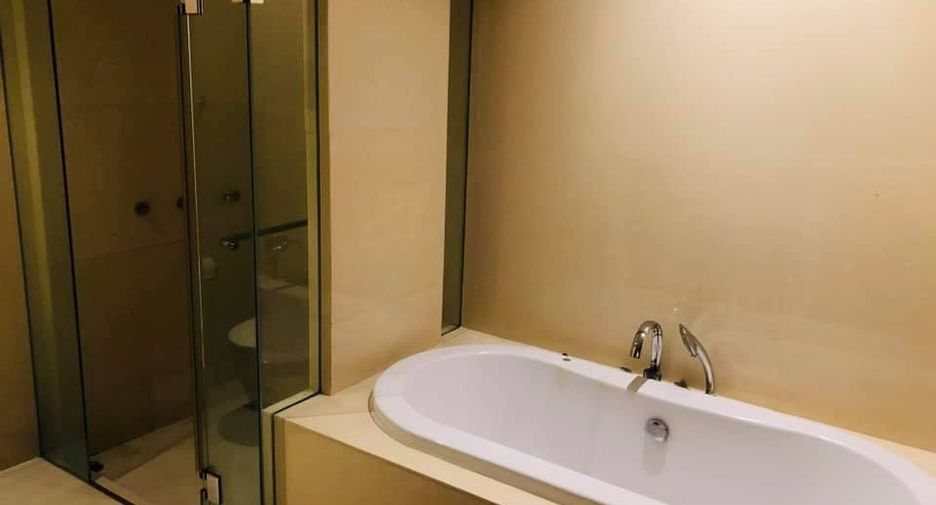 For sale 3 bedrooms condo in Khlong Toei, Bangkok