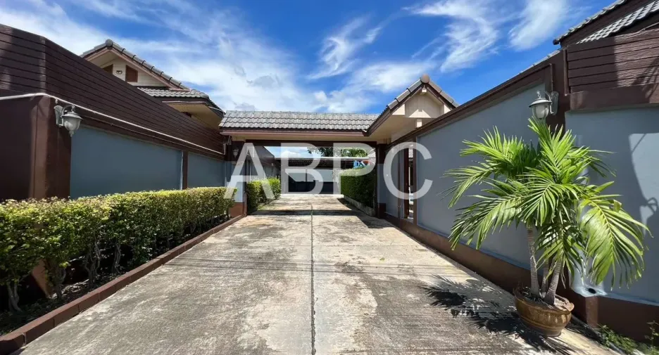 For rent 6 bedrooms house in Bang Lamung, Chonburi
