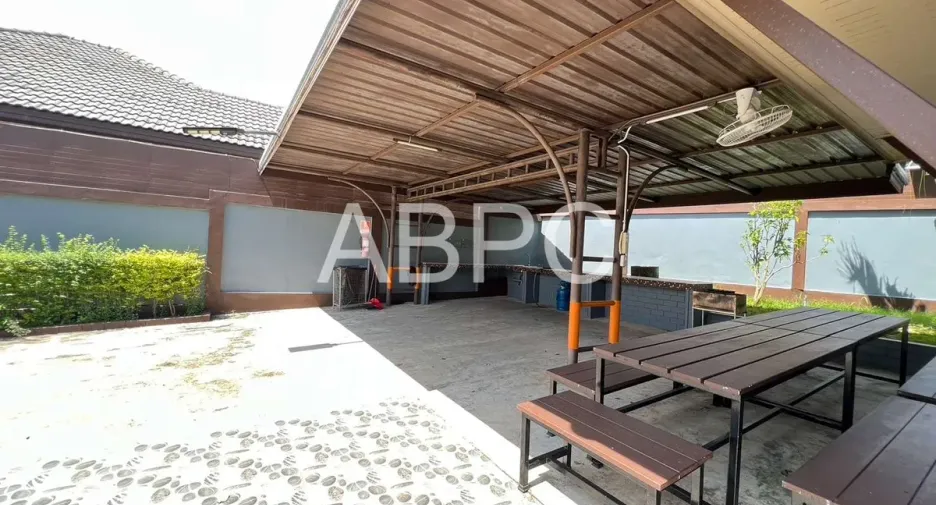 For rent 6 bedrooms house in Bang Lamung, Chonburi
