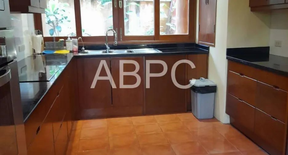 For rent and for sale 4 bedrooms house in Jomtien, Pattaya