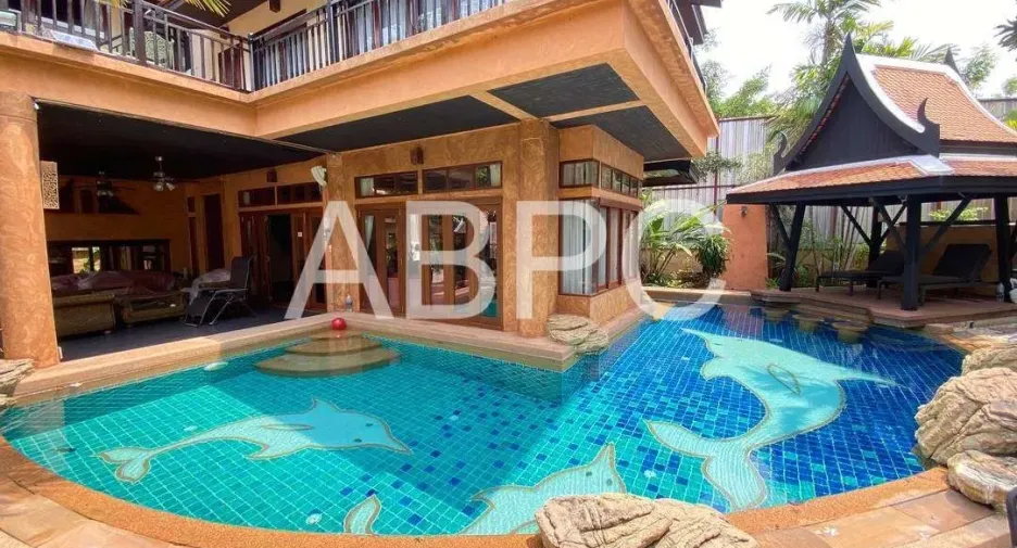 For rent and for sale 4 bedrooms house in Jomtien, Pattaya