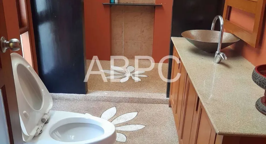 For rent and for sale 4 bedrooms house in Jomtien, Pattaya