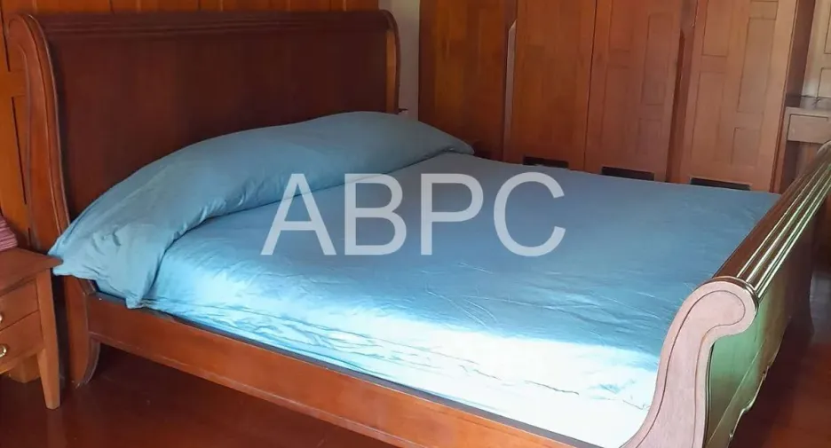For rent and for sale 4 bedrooms house in Jomtien, Pattaya