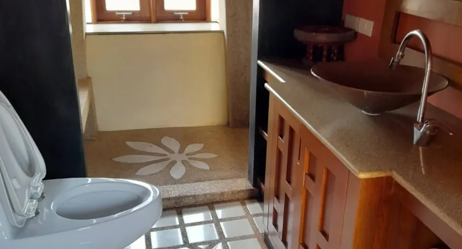 For rent and for sale 4 bedrooms house in Jomtien, Pattaya
