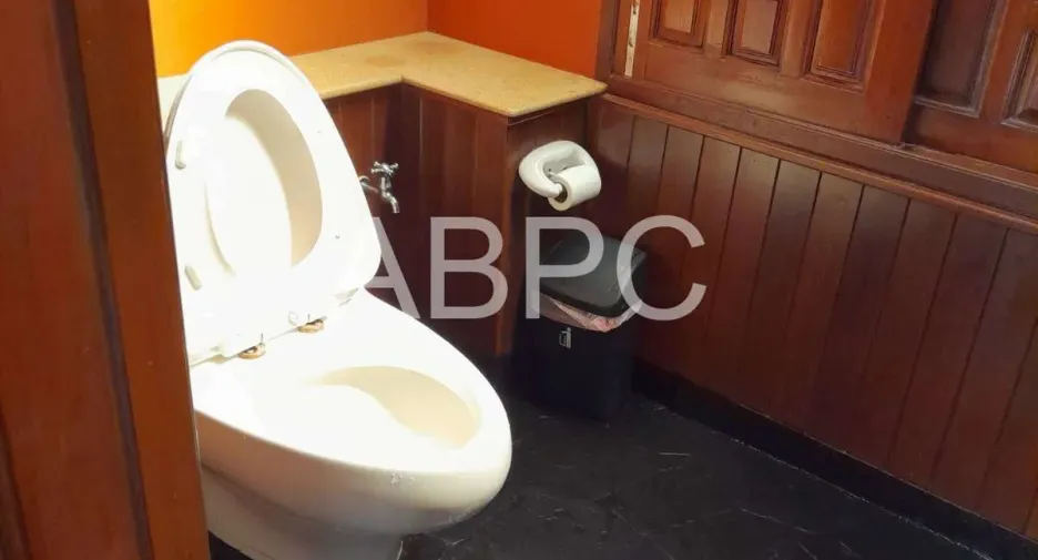 For rent and for sale 4 bedrooms house in Jomtien, Pattaya
