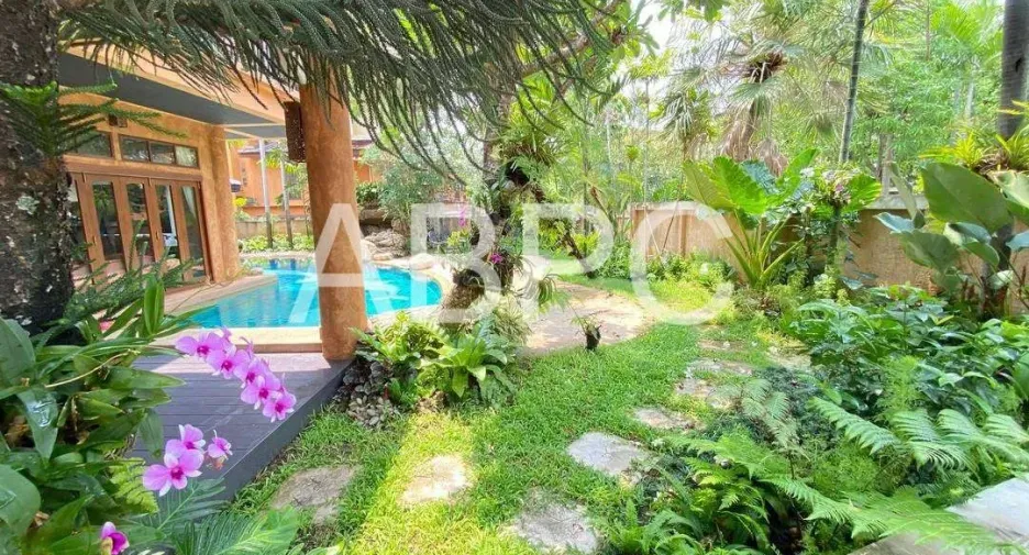 For rent and for sale 4 bedrooms house in Jomtien, Pattaya