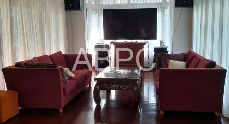 For rent and for sale 4 bedrooms house in Jomtien, Pattaya