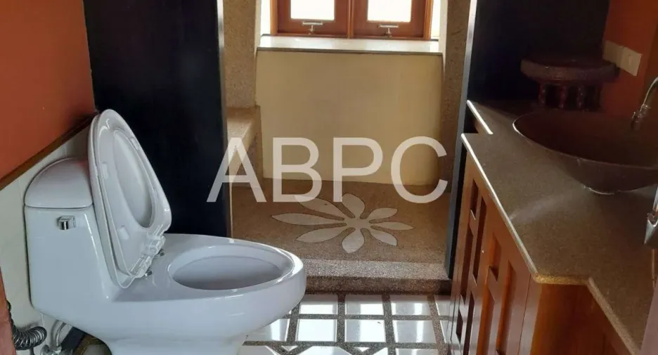 For rent and for sale 4 bedrooms house in Jomtien, Pattaya
